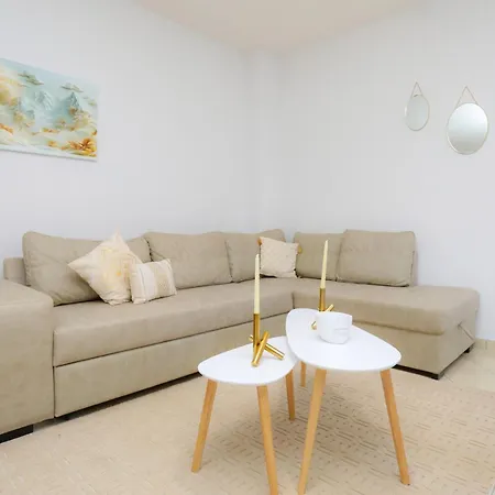 Lungomare 4 Apartment *